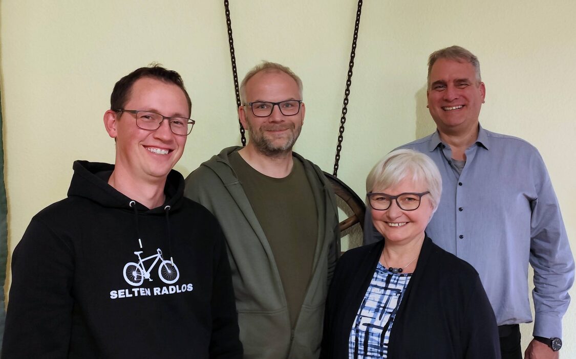 Ein Gruppenbild des Pfarrleitungsteams: Lars Mehring, Sebastioan Keifenheim, Verena Wendt-Corneli und Oliver Scherges