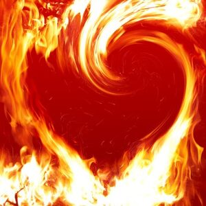 Herz, das von Flammen umspielt wird.